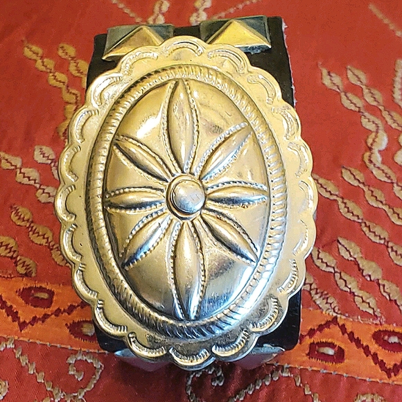 Chunky Bracelet Concho Vegan Leather & Spikes - Picture 4 of 5